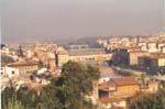 Pohled na Florencii z Michelangelova náměstí a na mosty přes řeku Arno